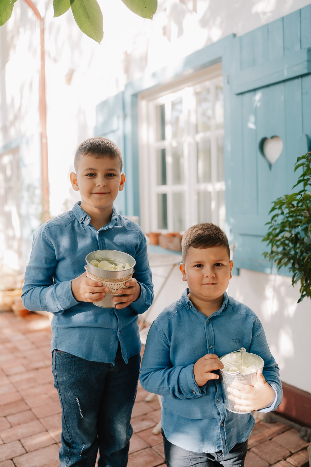 Ceremonia în aer liber cu decor elegant, The Wedding House, fotograf București