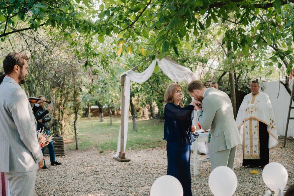 Ceremonia în aer liber cu decor elegant, The Wedding House, fotograf București