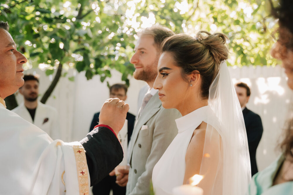 Ceremonia în aer liber cu decor elegant, The Wedding House, fotograf București