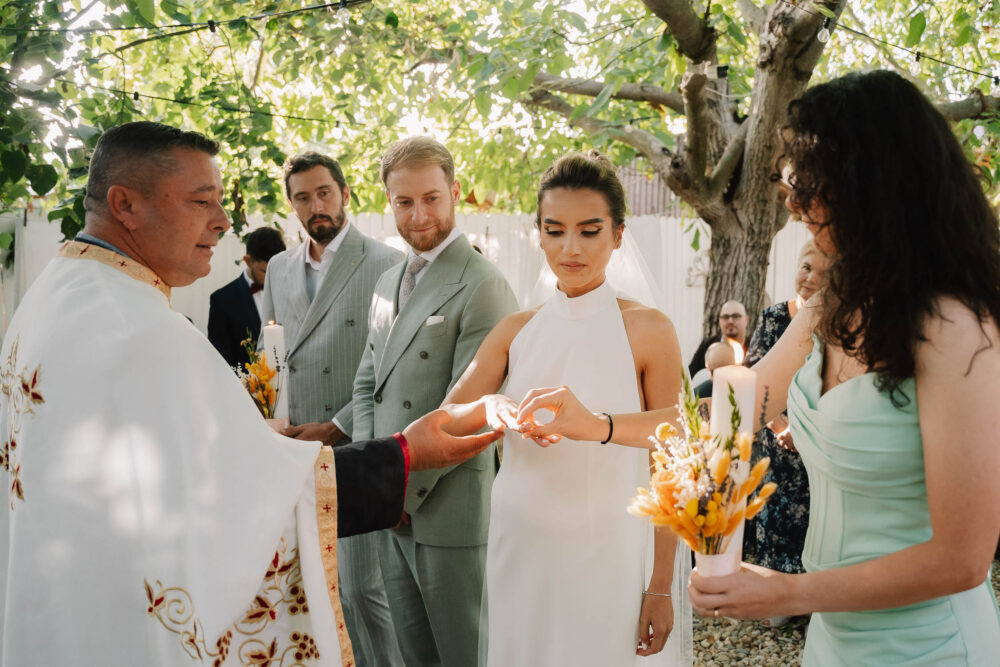 Ceremonia în aer liber cu decor elegant, The Wedding House, fotograf București