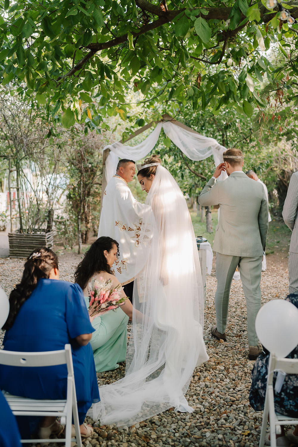 Ceremonia în aer liber cu decor elegant, The Wedding House, fotograf București