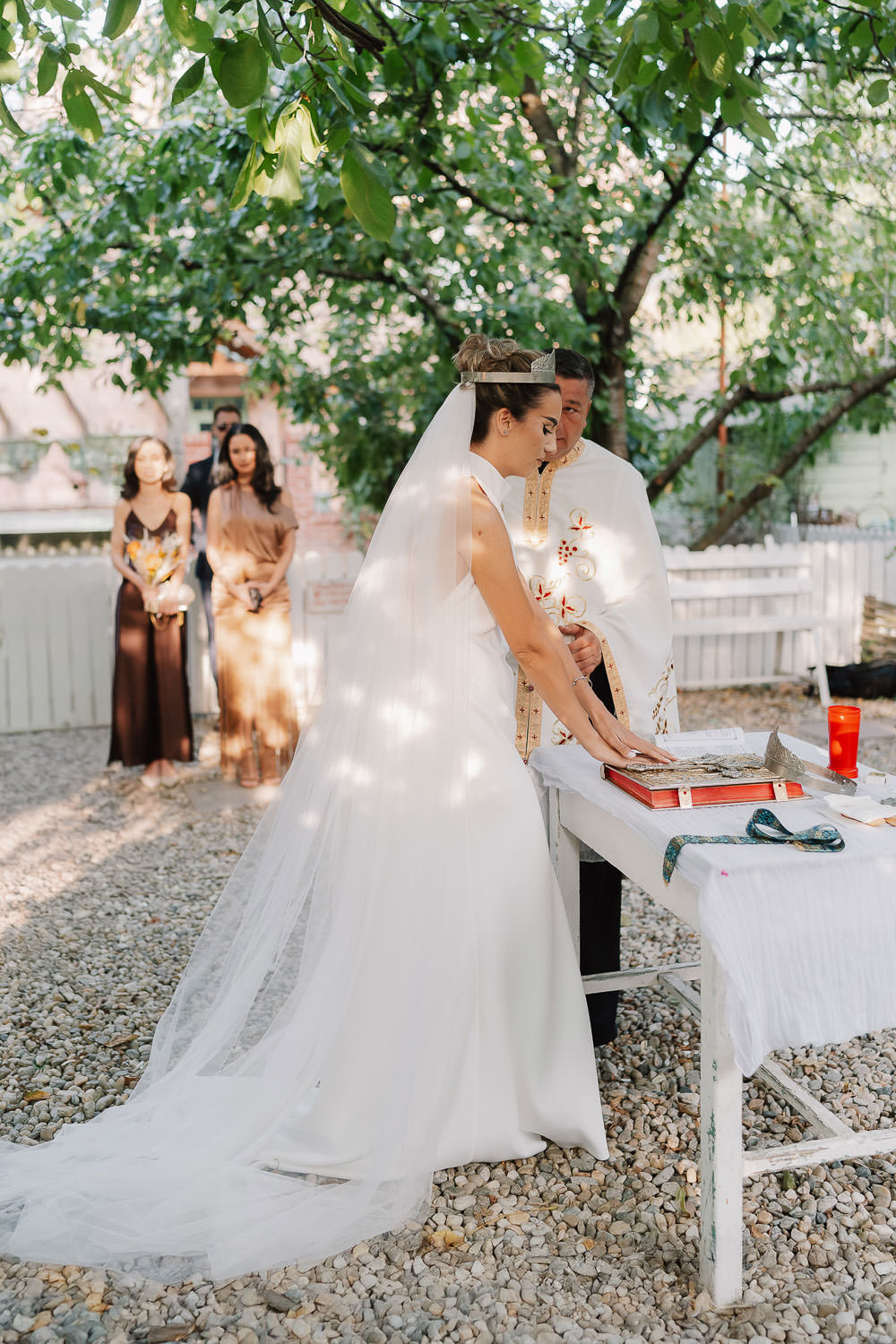 Ceremonia în aer liber cu decor elegant, The Wedding House, fotograf București