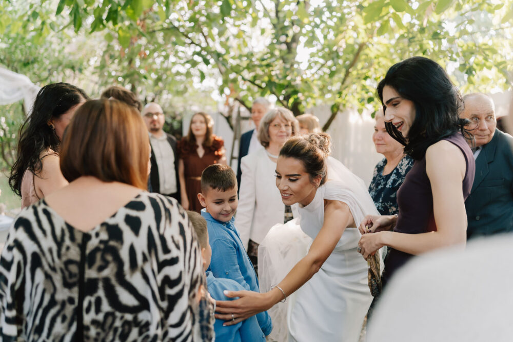 Ceremonia în aer liber cu decor elegant, The Wedding House, fotograf București