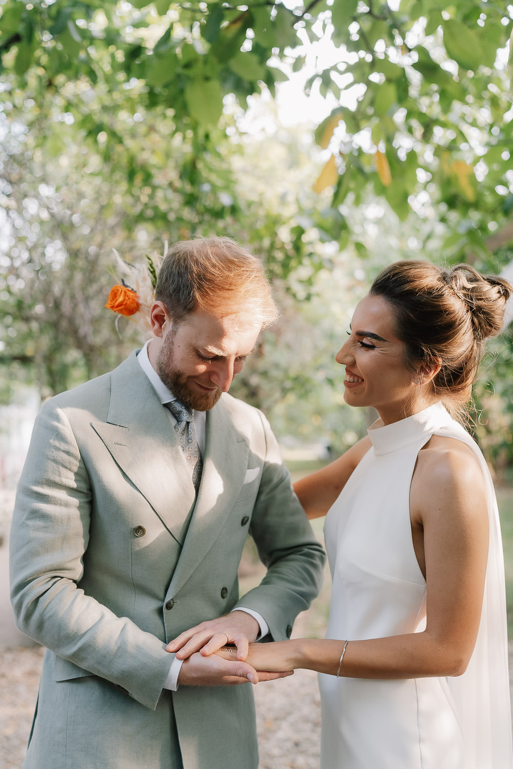 Ceremonia în aer liber cu decor elegant, The Wedding House, fotograf București