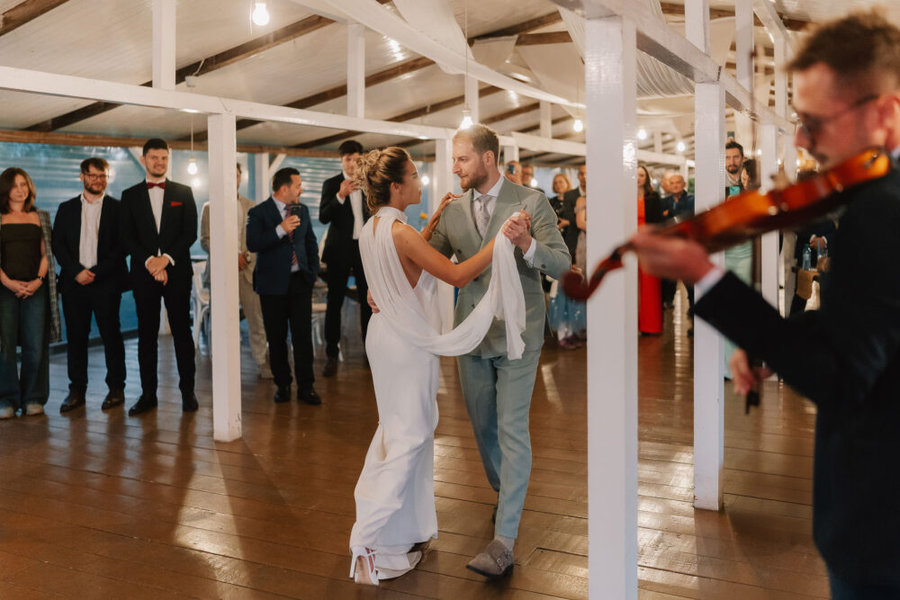 Primul dans al mirilor în grădina The Wedding House, fotograf nuntă București
