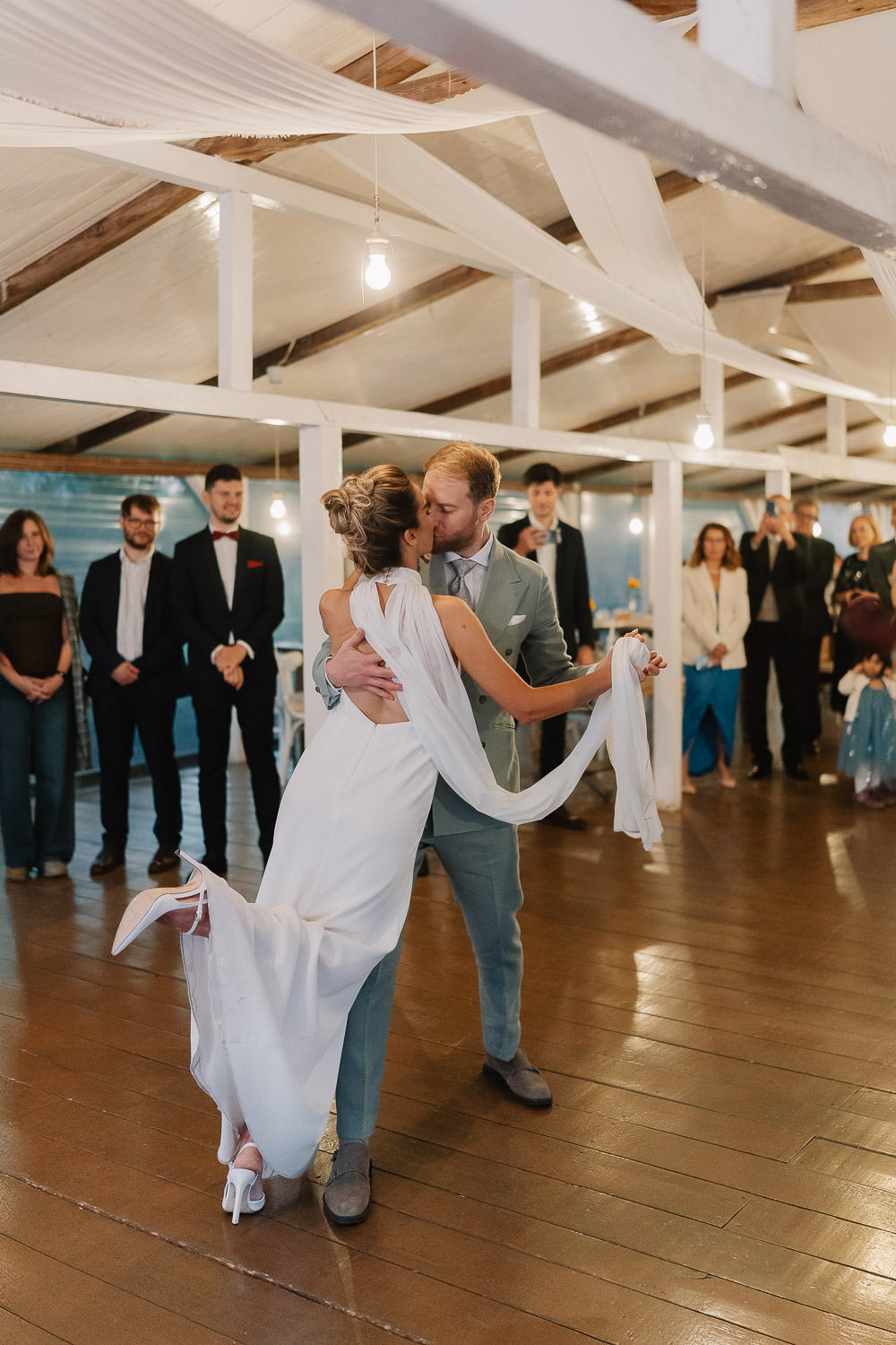 Primul dans al mirilor în grădina The Wedding House, fotograf nuntă București