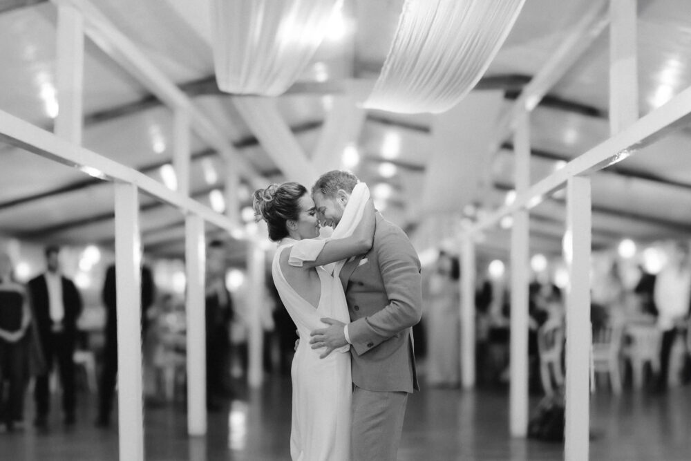 Primul dans al mirilor în grădina The Wedding House, fotograf nuntă București