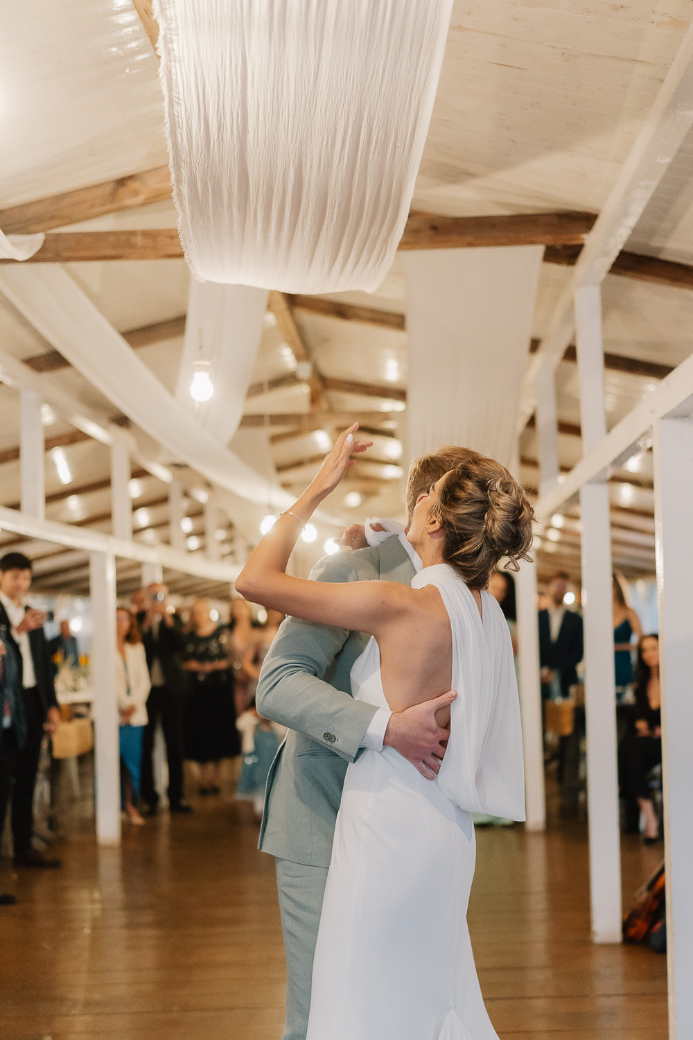 Primul dans al mirilor în grădina The Wedding House, fotograf nuntă București