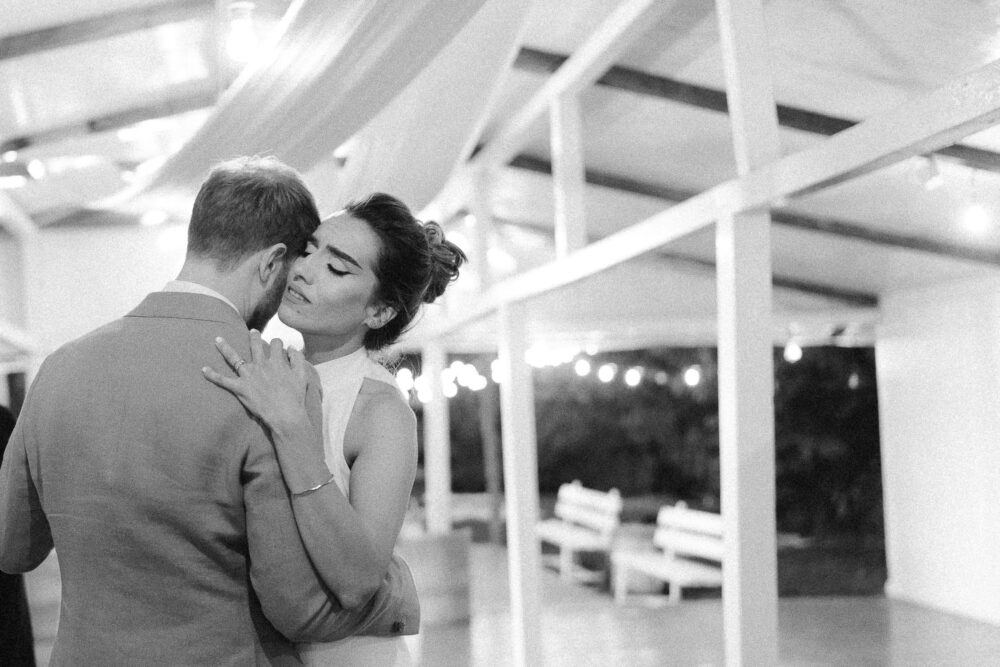 Primul dans al mirilor în grădina The Wedding House, fotograf nuntă București